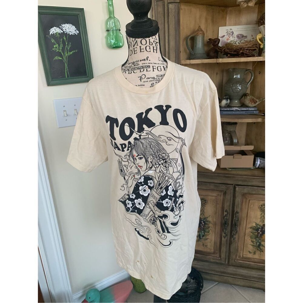 LCM International Tokyo Japan Fox Archer Girl Graphic T-shirt - Picture 6 of 6